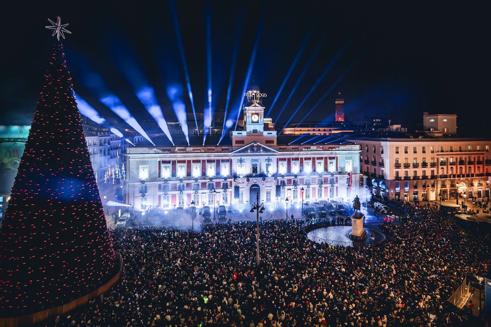 Nochevieja 2024: Novelty Spain y Michael Canitrot Llevan a la Puerta del Sol un Espectacular Show Audiovisual y Mapping